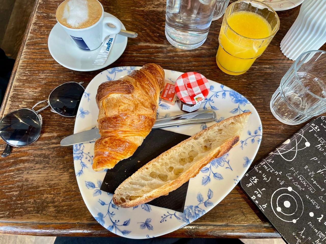 Uma pausa para café na correria do dia a dia! Será que há tempo de uma pequena leitura?